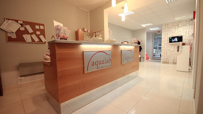 Bright reception of the clinic Aqualab